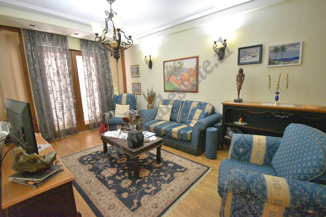 Apartament 3+1 me qira ne qender te Tiranes